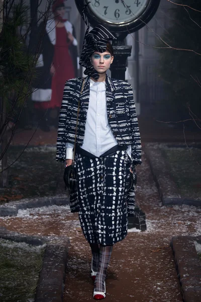 Look 11